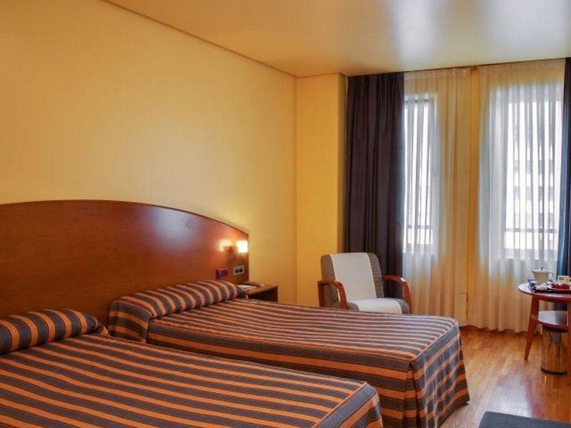 Exe Hotel El Magistral Овиедо Екстериор снимка